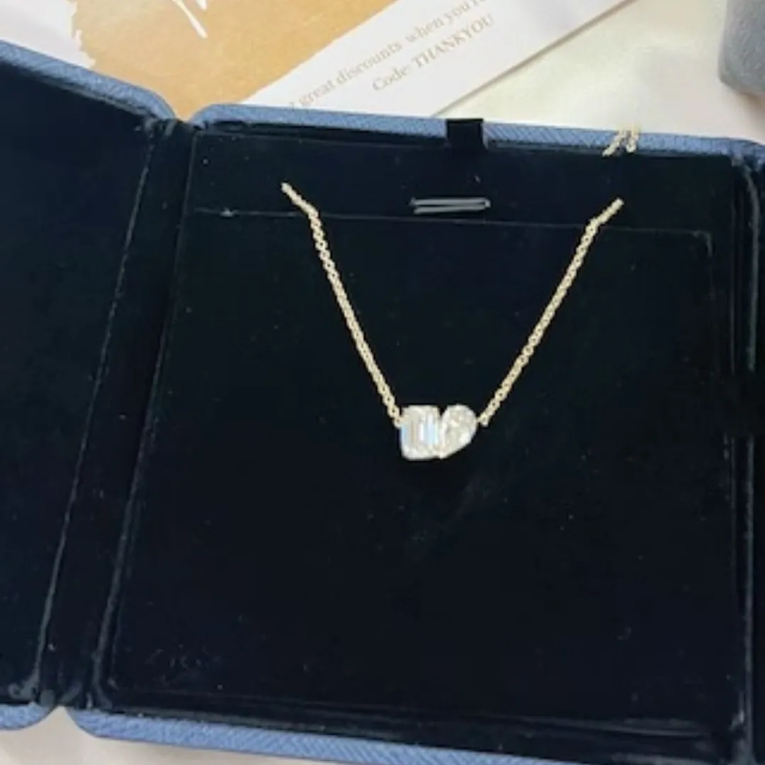 /public/photos/live/2 Stone Pear & Emerald Cut Moissanite Pendant 608 (1).webp